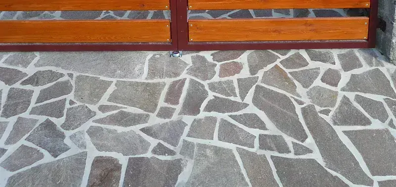 Porfyr - šedočervená tl. 1-3 cm